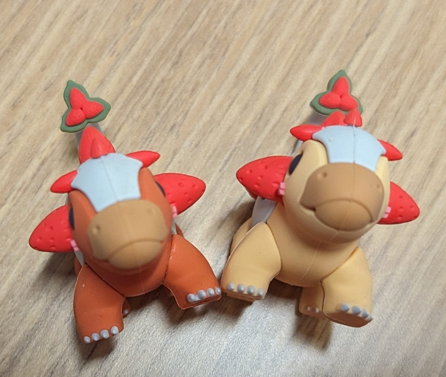 StRAWRberry Ankyloshortcake Vinyl Figures Kawaiinos Kawaii Dino Ankylosaurus